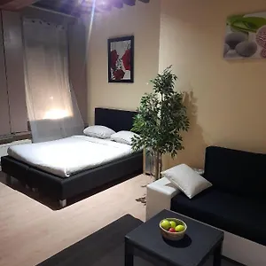 https://cutecosycomfortable-studio-in-the-heart-of-antwerpen.brusselshotelsbook.com